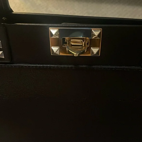 VALENTINO ROCKSTUD MEDIUM TOTE BAG - Picture 3 of 10